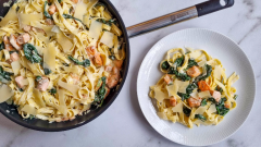 Cremet pasta med laks