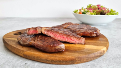 Långsamt tillagad Ribeye-biff i stekpanna