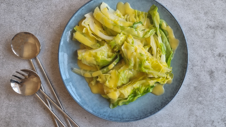 Pocheret spidskål med cremet smørsauce