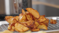 Hjemmelavede pomfritter af ovnbagte kartofler